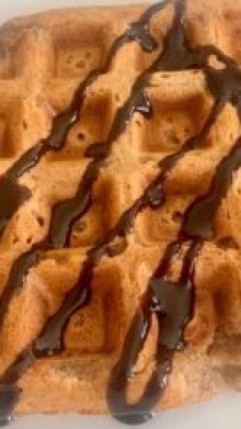 „Wenn ich schon einen an der Waffel habe, dann wenigstens mit Kirschen und Sahne!“