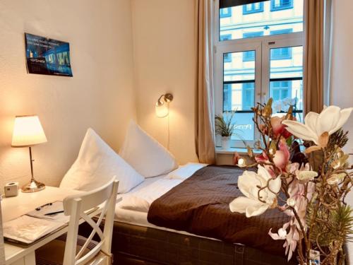 Einzelzimmer mit Boxspringbett